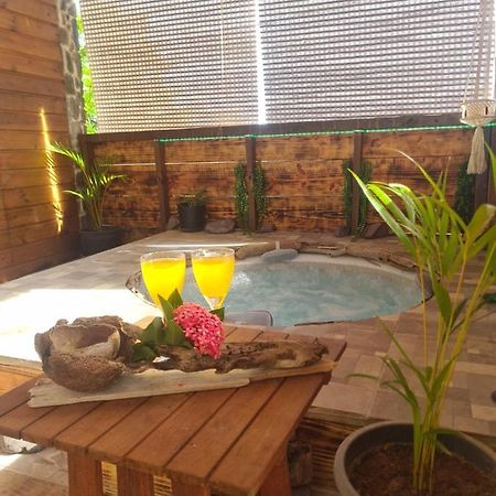 Kami Lodge F3 Jacuzzi Riviere-Salee Zewnętrze zdjęcie